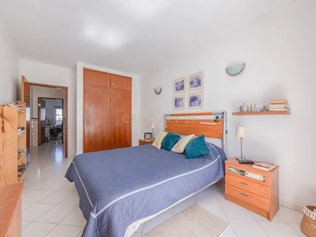 Apartamento T3 em São Gonçalo de Lagos, Faro - Image 2
