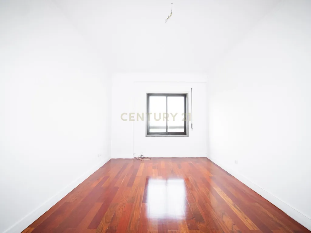 Apartamento T4 em Odivelas com Garagem e Elevador - Image 55