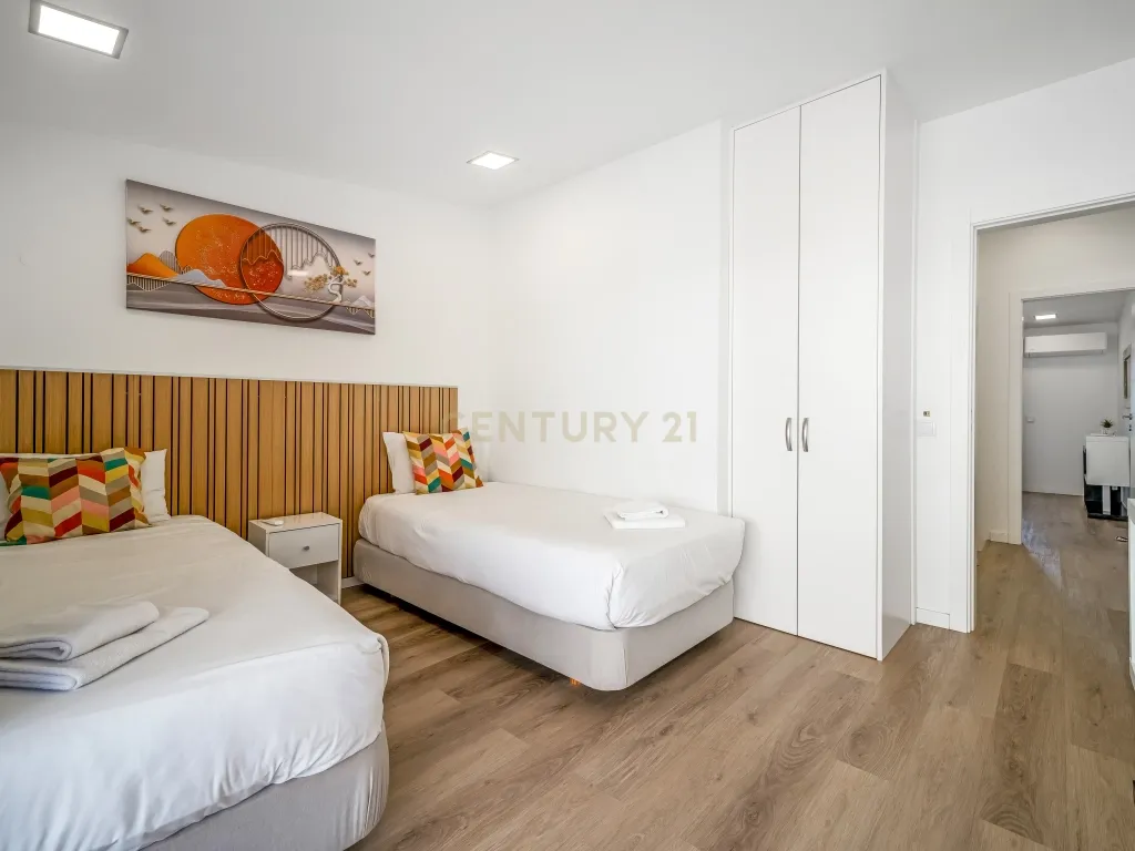 Moradia T3 renovada no centro histórico de Albufeira /200 metros da praia - Image 17