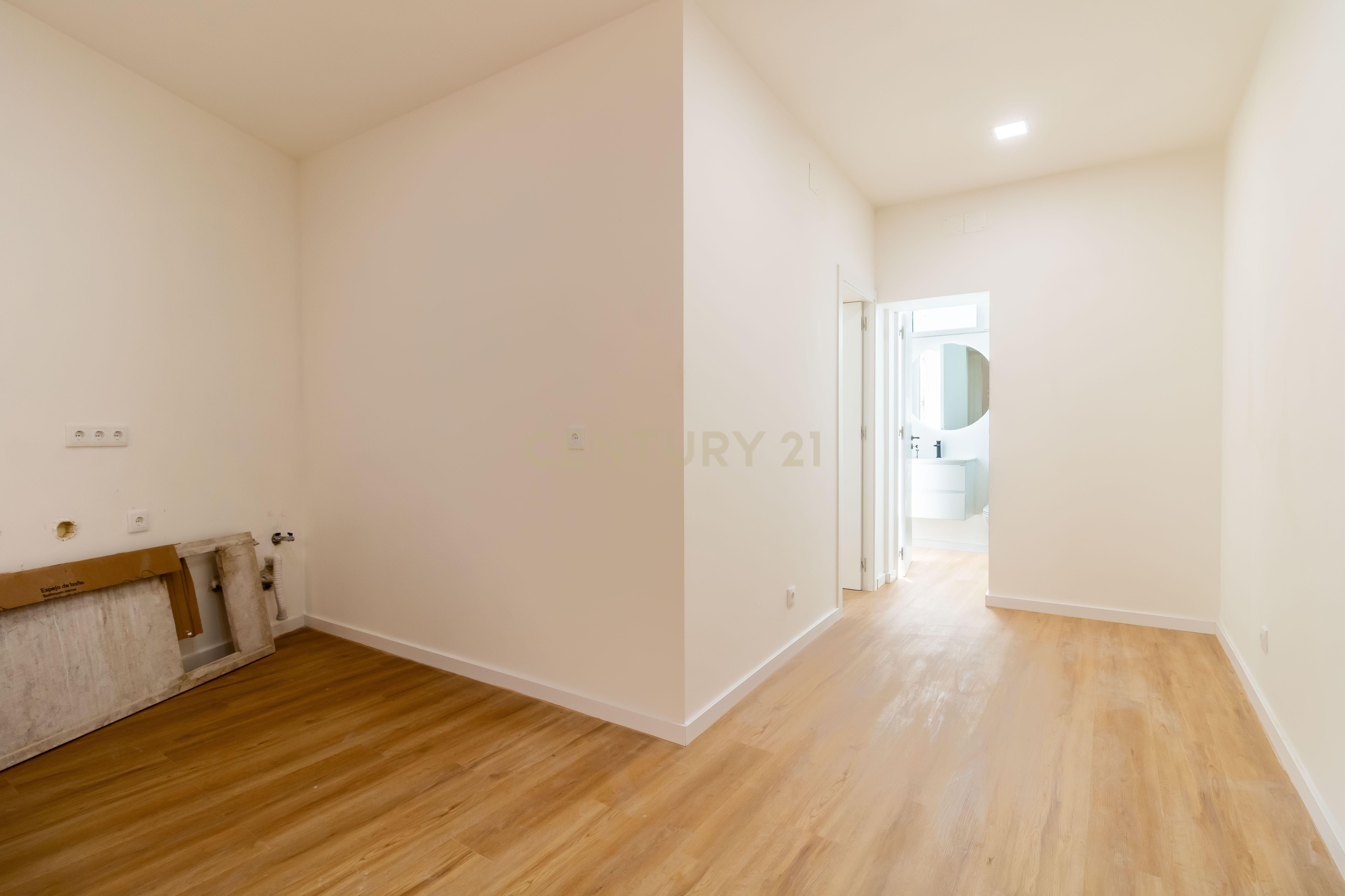 Fotografia 7 de T1 Integralmente remodelado com Logradouro na Estefânia, Lisboa