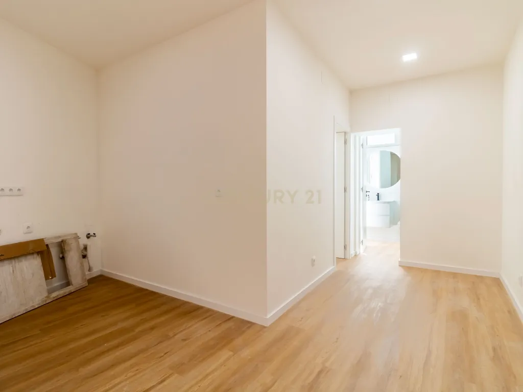 T1 Integralmente remodelado com Logradouro na Estefânia, Lisboa - Image 7
