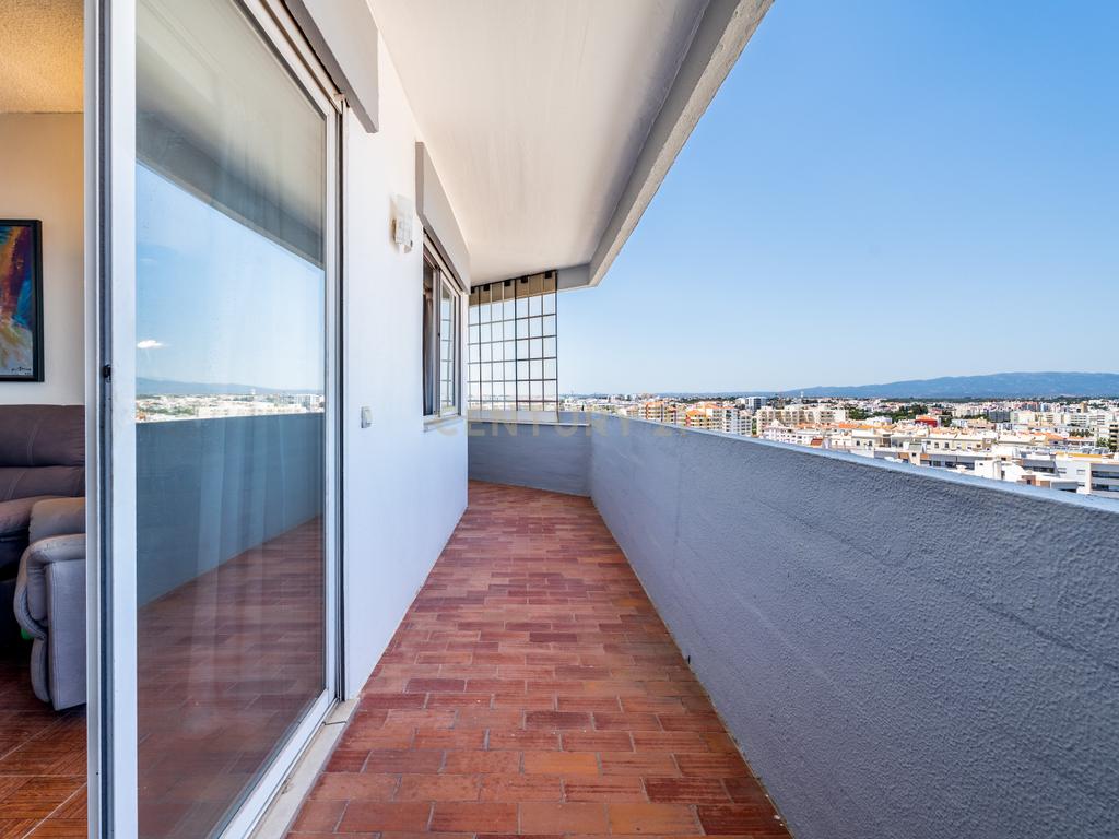 T1 Remodelado com Vista Panorâmica sobre o Rio, Cidade e Serra | Portimão - Image 15