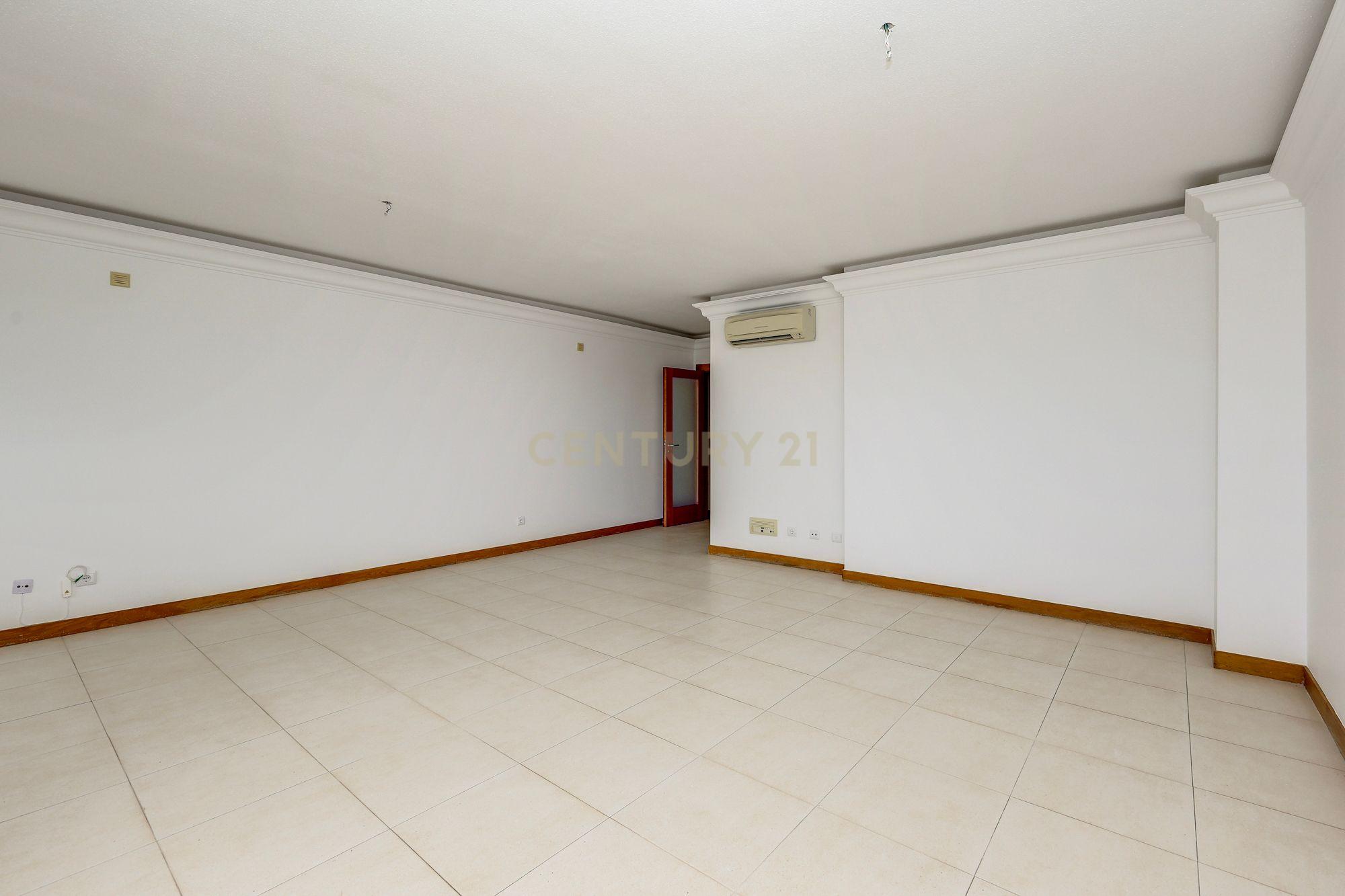 Fotografia 5 de Apartamento T3 na Serra das Brancas, com box de 67m2 e arrecadação.