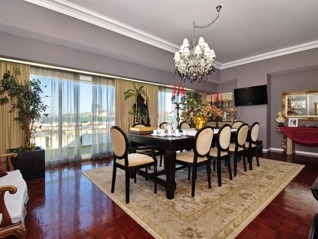 Apartamento T6 com Terraço e Vista 360º em Campolide - 314m² - Image 9