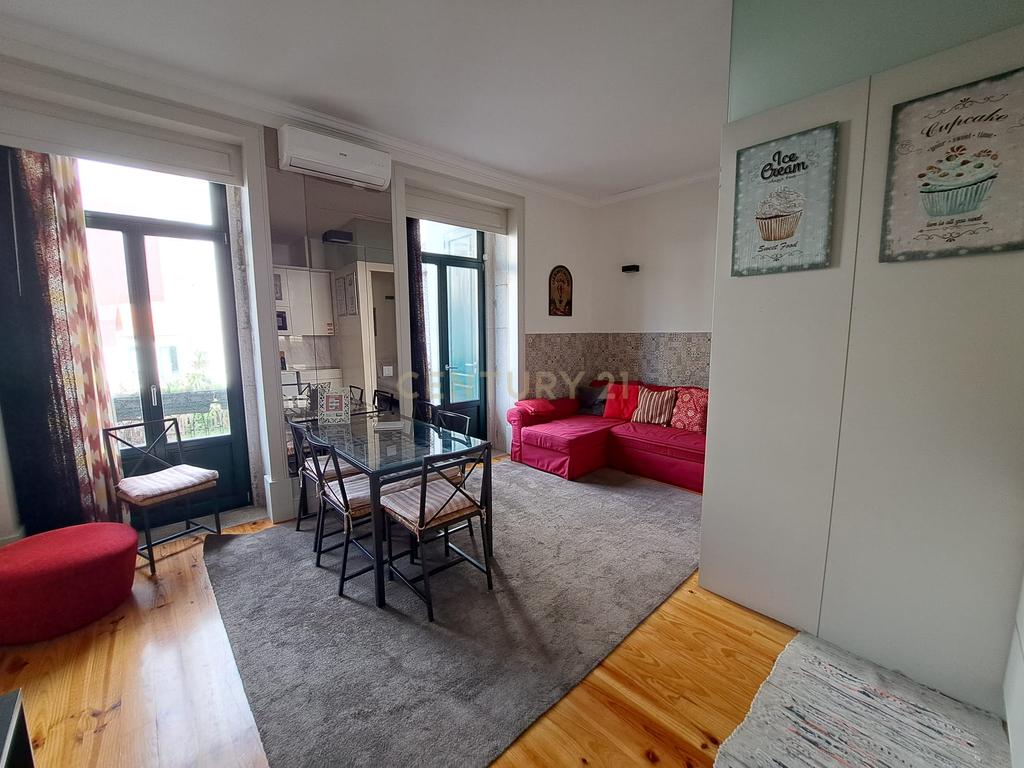 Apartamento T2 + T1 com terraço - Rua Formosa - OTIMO INVESTIMENTO - Image 1