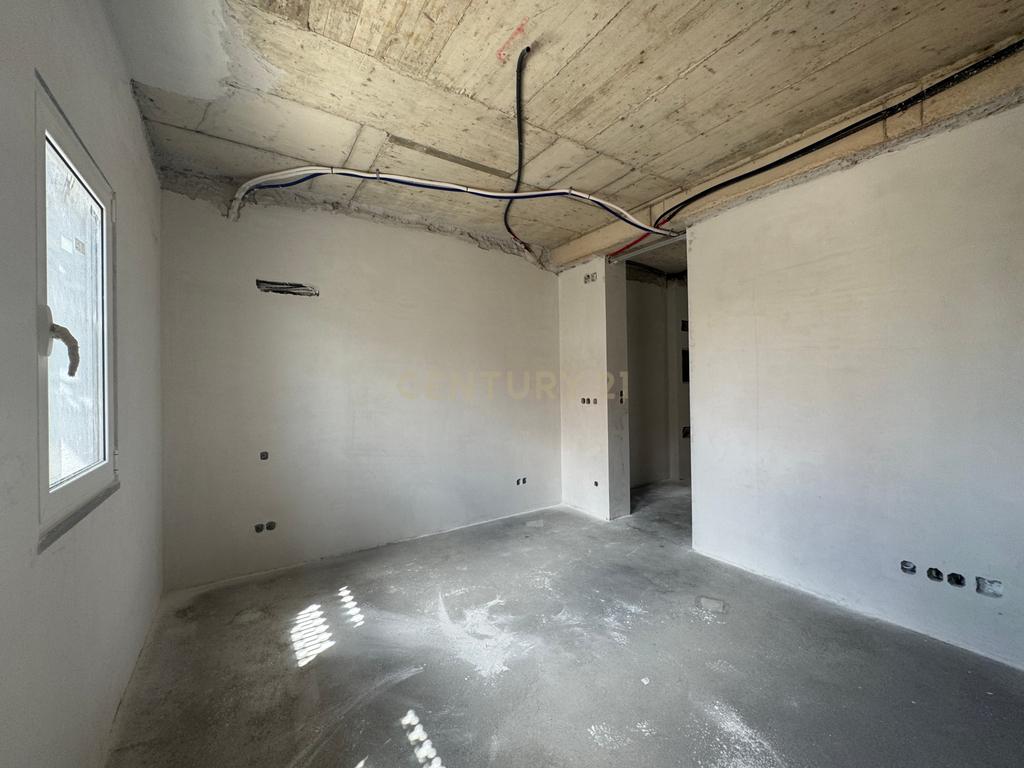 Moradia T4 contemporânea NOVA com 3 pisos em Trajouce, São Domingos de Rana, Cascais - Image 13
