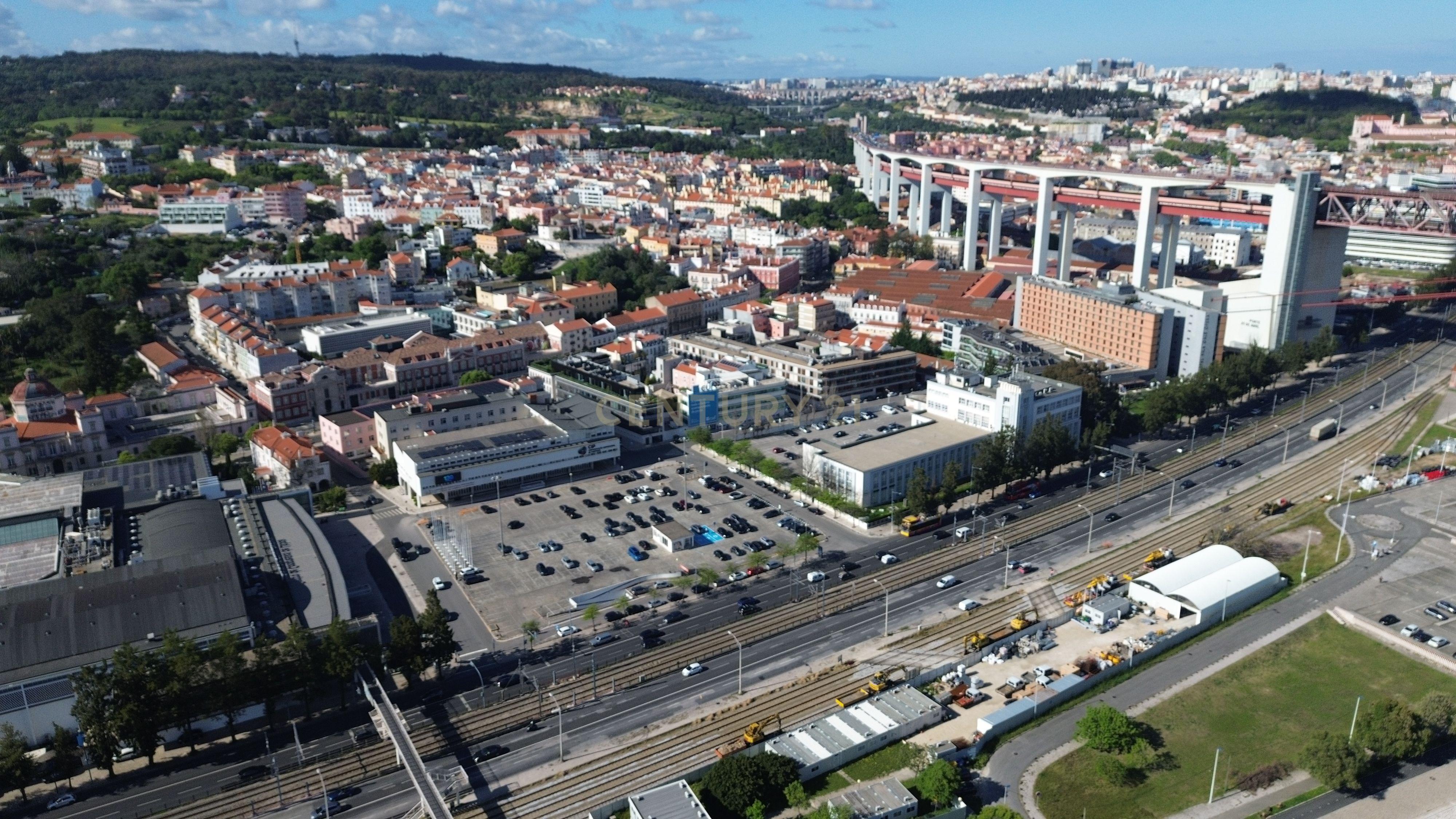 Fotografia 4 de Luxuosa Moradia T2 em Alcântara, Lisboa