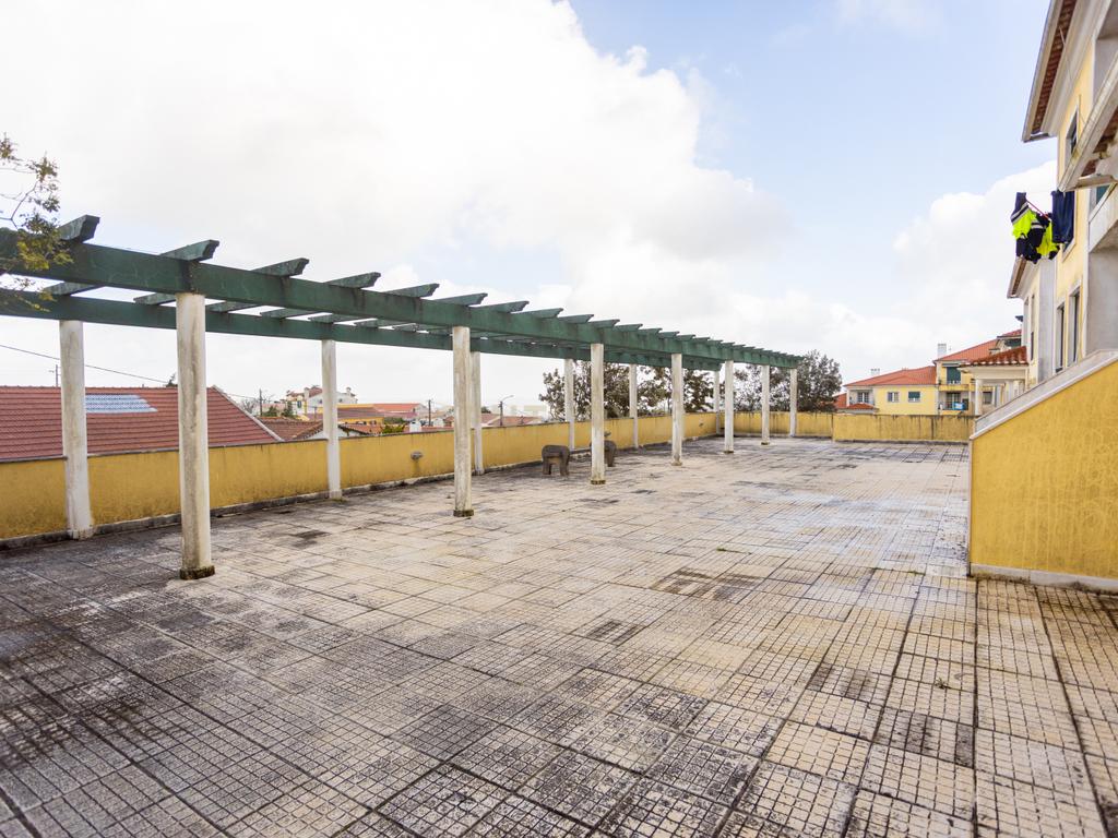 VISITAS SUSPENSAS - T2 com Terraço (95m2) e Piscina em Venda do Pinheiro - Image 40