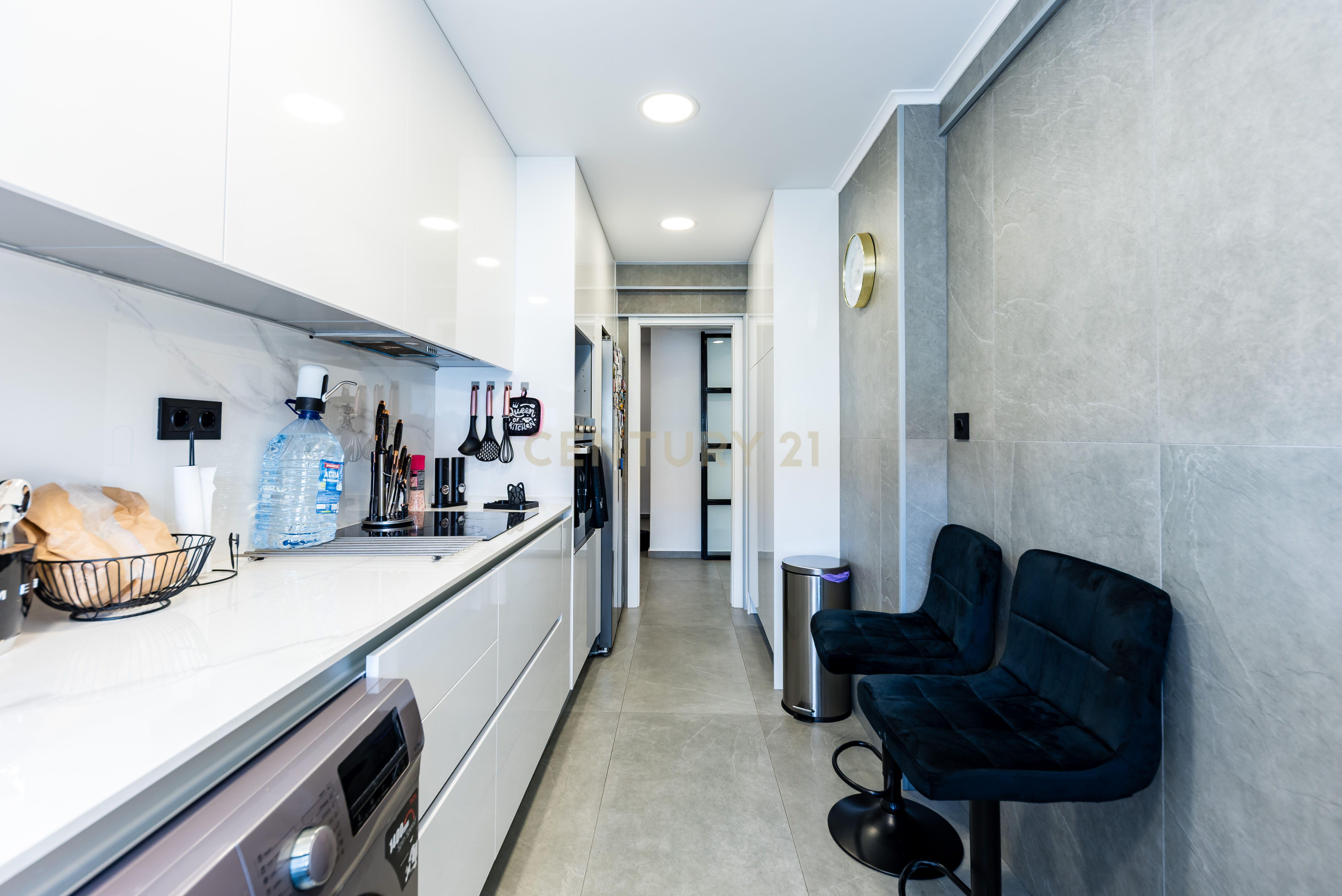 Fotografia 12 de Apartamento T3 com Varanda em Almada,