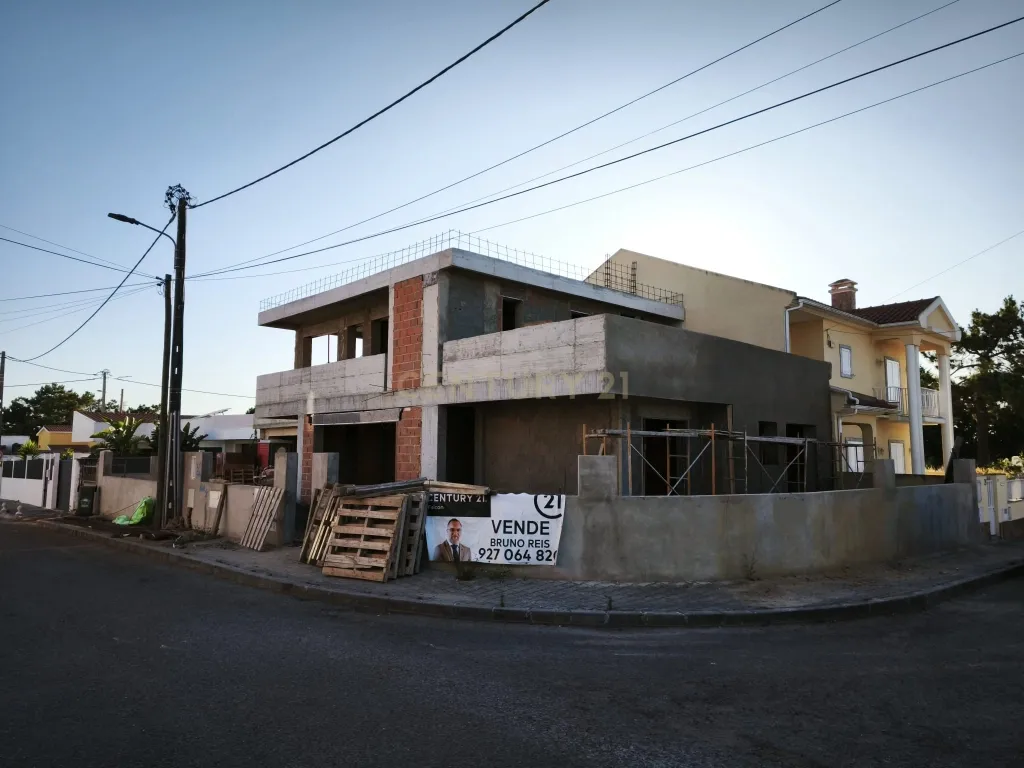 Casa de Luxo em Foros de Amora com Piscina e Jardim Privado - Image 11