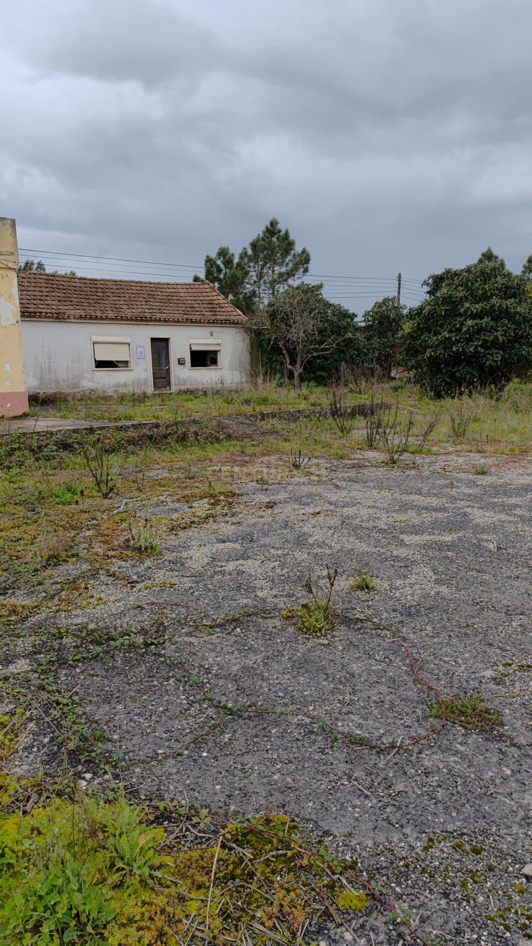 Oportunidade Única em Alenquer: Casa para Recuperar em Lisboa - Image 2