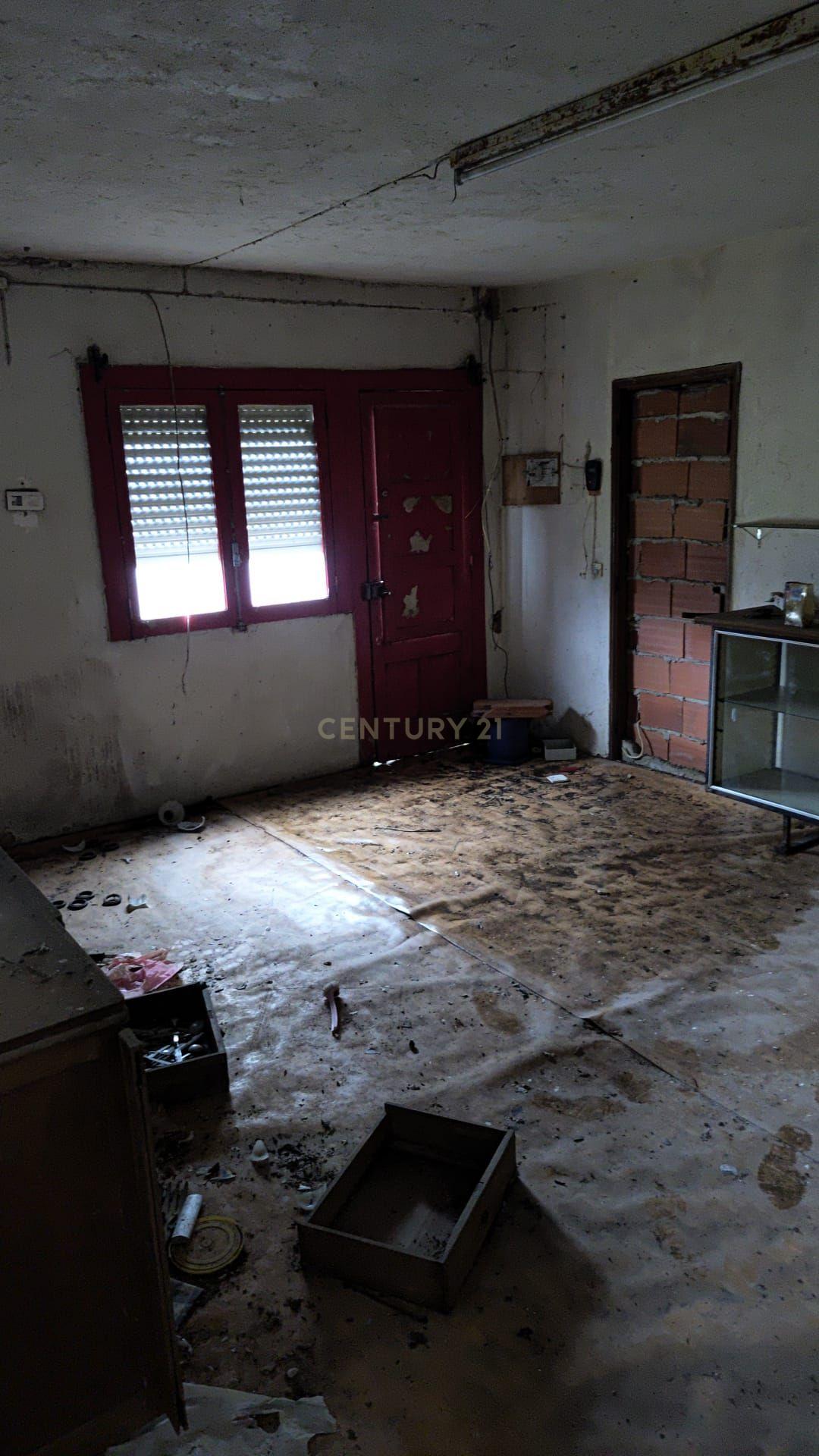 Oportunidade Única em Alenquer: Casa para Recuperar em Lisboa - Image 3