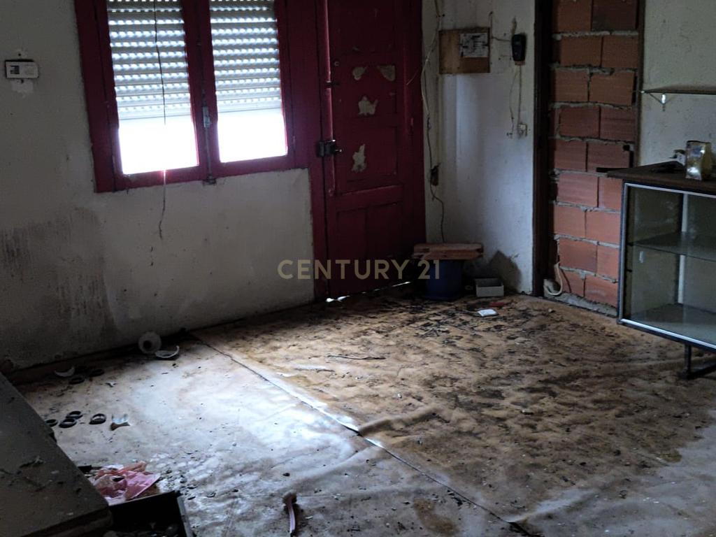 Oportunidade Única em Alenquer: Casa para Recuperar em Lisboa - Image 3