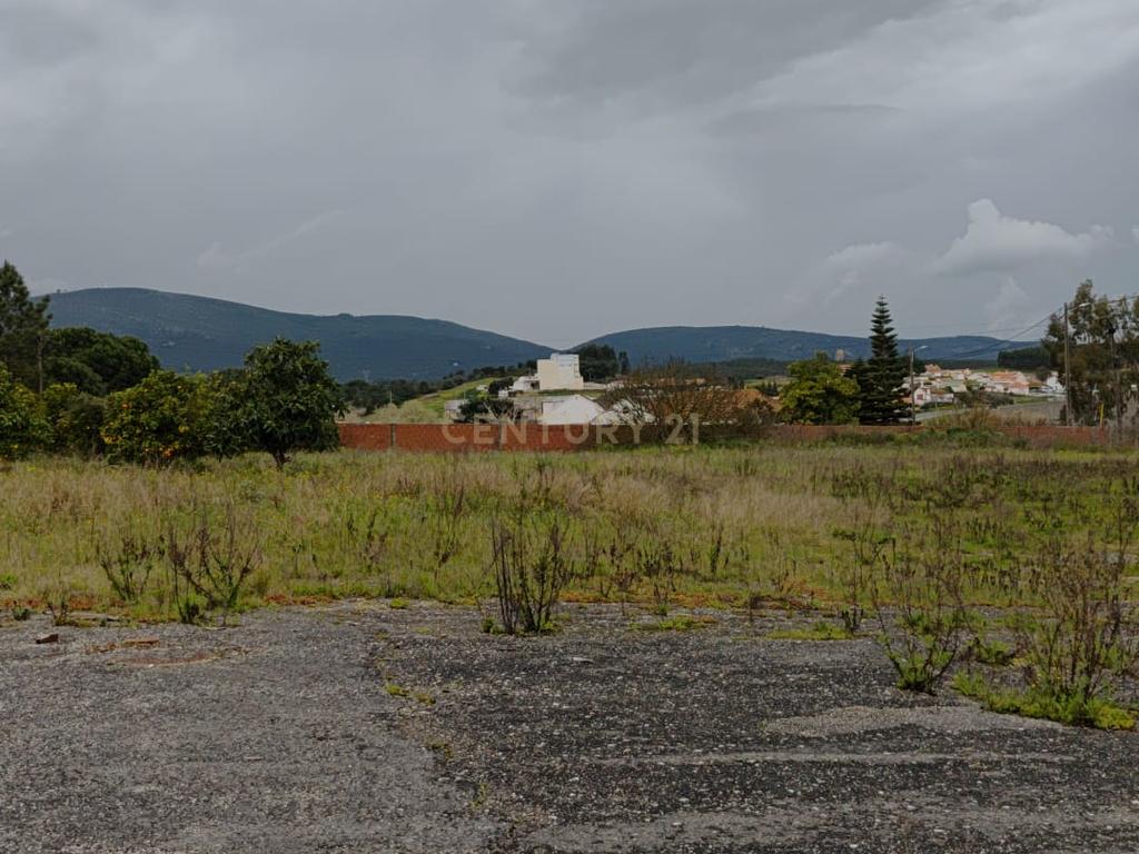 Oportunidade Única em Alenquer: Casa para Recuperar em Lisboa - Image 6