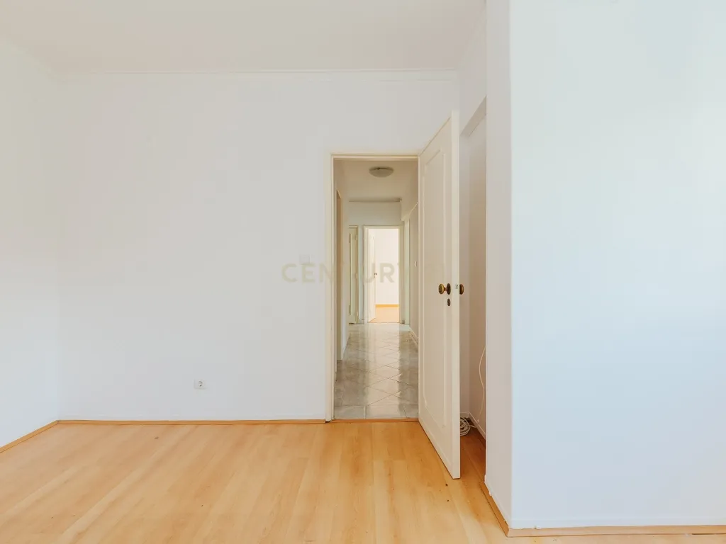 Apartamento T2 em Linda-a-Velha - Image 18