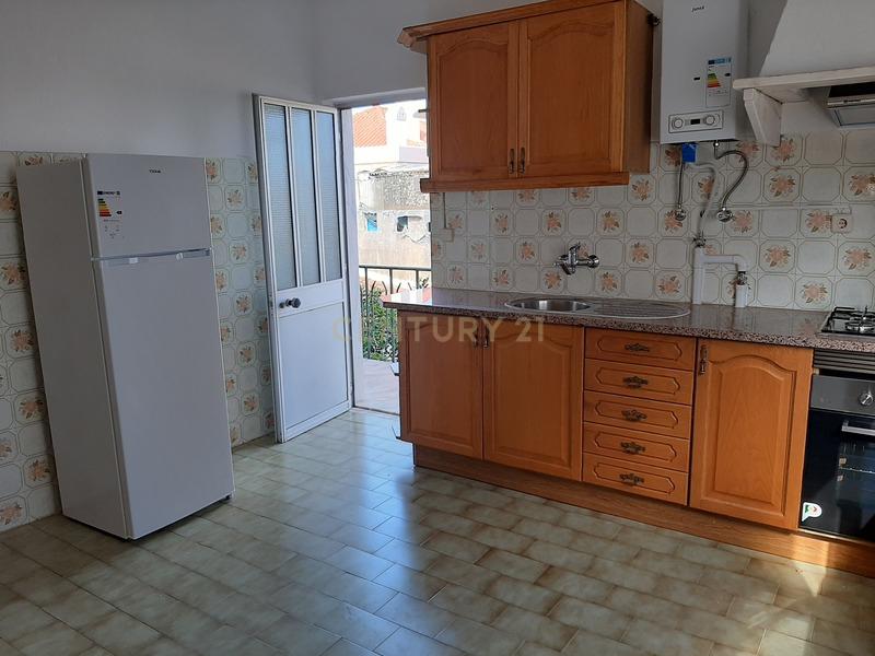 Andar de Moradia T2 com Logradouro e Garagem, na Quinta do Conde - Image 5