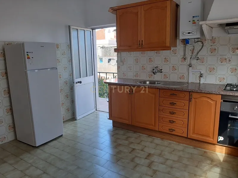 Andar de Moradia T2 com Logradouro e Garagem, na Quinta do Conde - Image 5