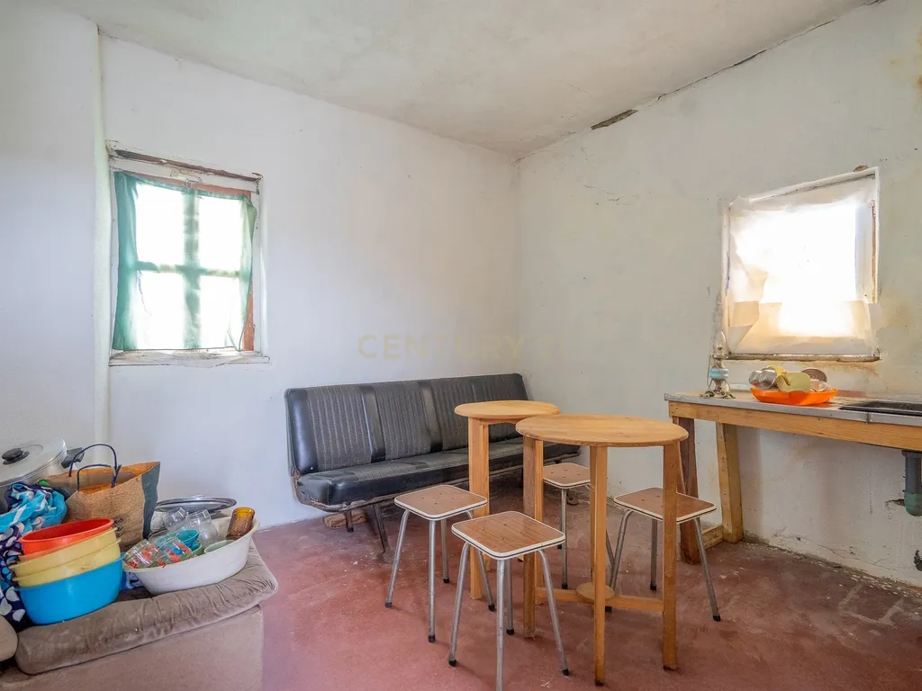 Moradia T3 para recuperar com terreno a 1,5km do centro de Vila Nova de Poiares - Image 16