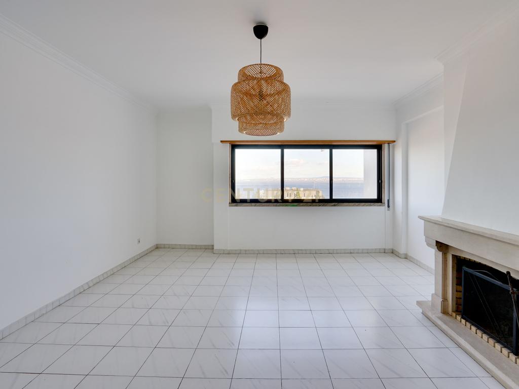 Apartamento T3 com Vista de Rio, São Vicente, Lisboa - Image 2