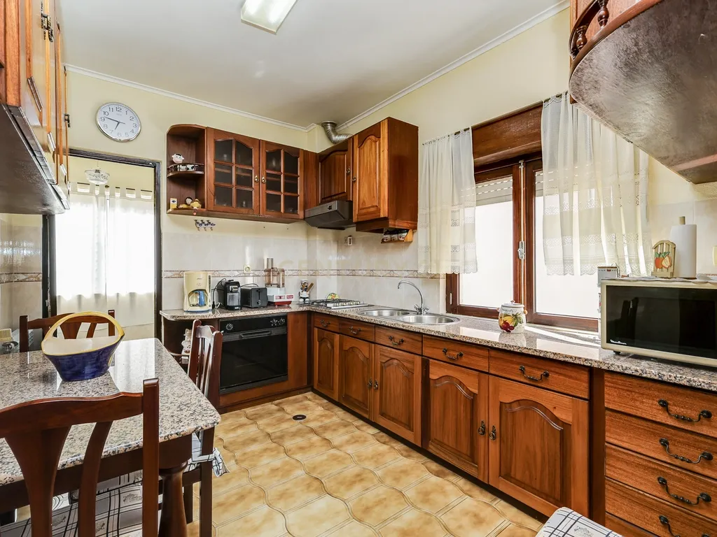 Moradia Bifamiliar – Bairro da Fraternidade, São João da Talha - Image 7