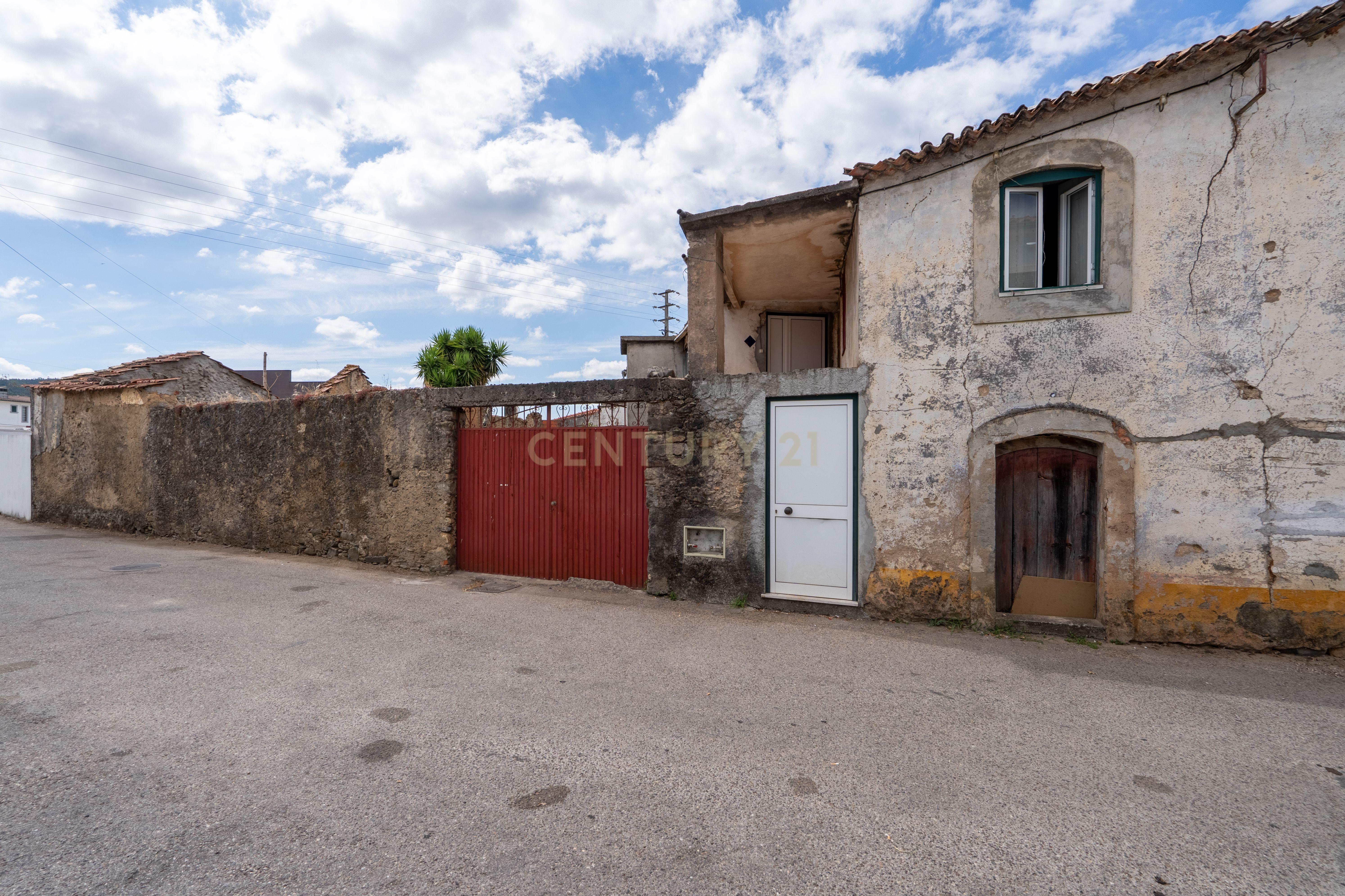 Fotografia 4 de Casa Antiga para Recuperar em Miranda do Corvo, Coimbra
