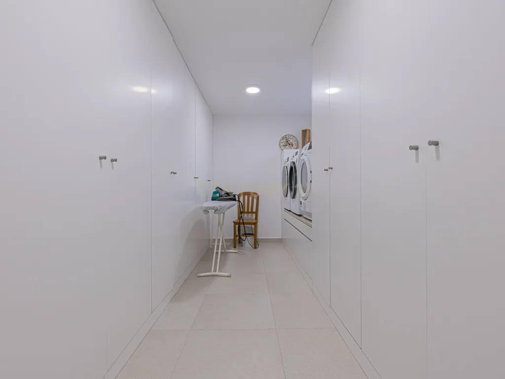 Moradia T4 de luxo, lote de gaveto 805m2, com cave e piscina. - Image 39