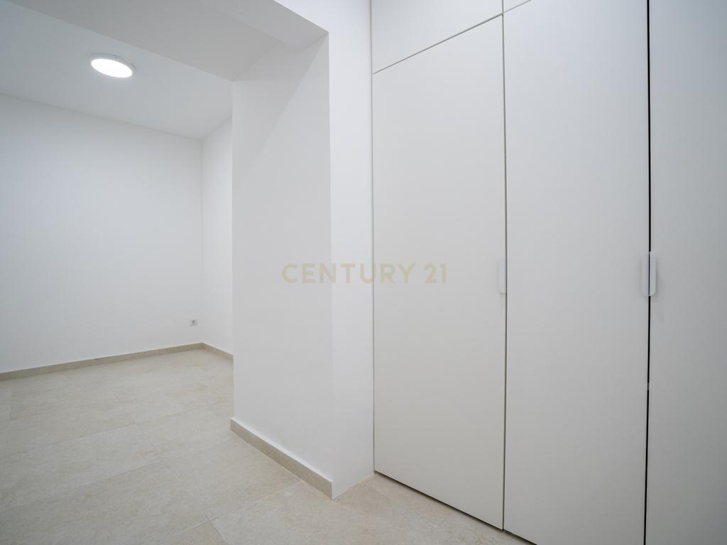 Apartamento T2 RC, Rua do Mato Grosso, Santa Engrácia, São Vicente - Image 21