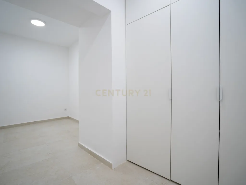 Apartamento T2 RC, Rua do Mato Grosso, Santa Engrácia, São Vicente - Image 21