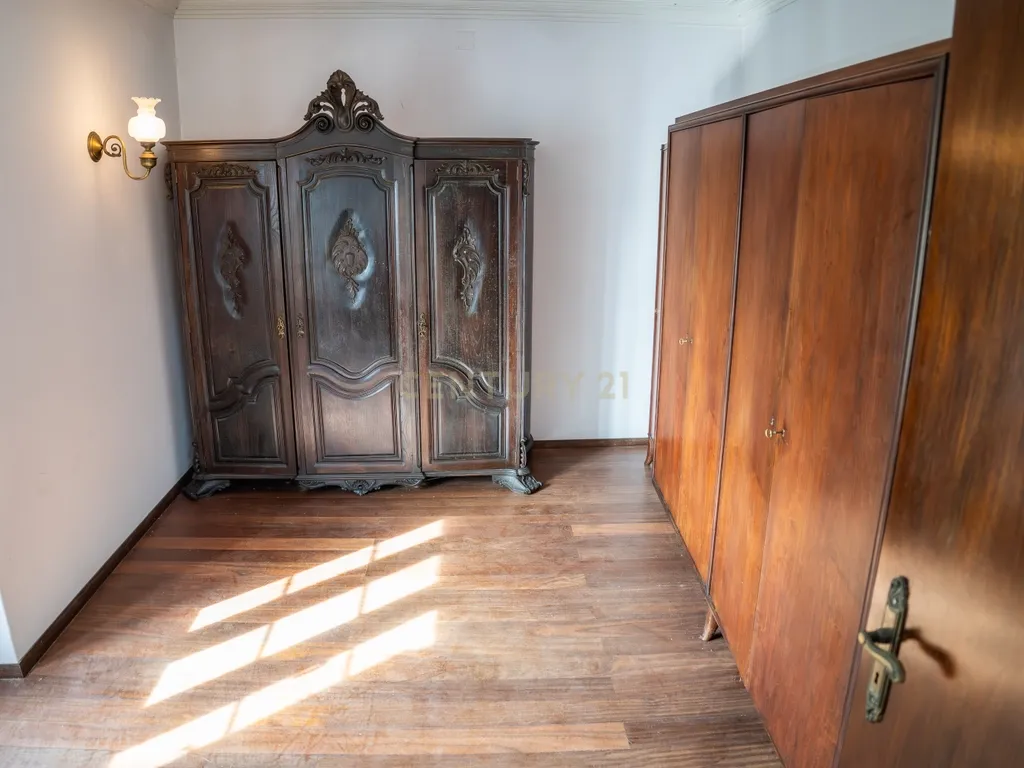 Moradia de charme T5 com Garagem e Terreno em Abrunheira, Sintra - Image 14