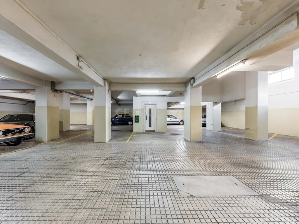 Espetacular Apartamento T5 com Terraço e Garagem, em São Domingos de Benfica, Lisboa - Image 53