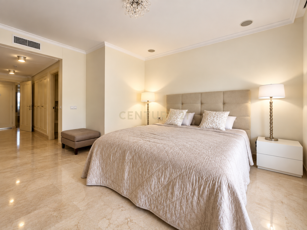 Apartamento Espaçoso com Jardim e Grande Terraço na Prestigiada Zona de Nagüeles, Marbella - Image 19