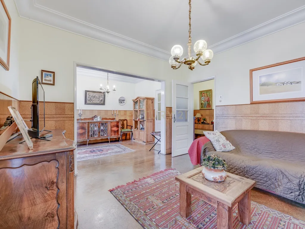 Fantástico Apartamento na Av. João XXI, com uma localização estratégica. - Image 10