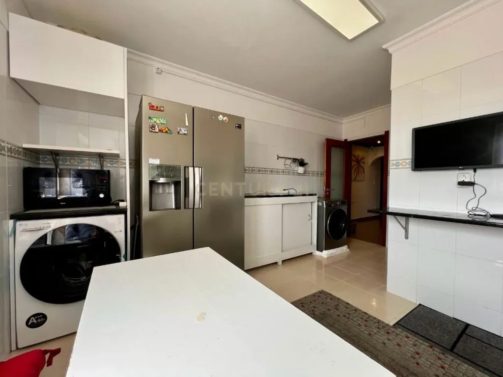 Apartamento T3 em Azambuja com Vista Panorâmica e Garagem - Image 3