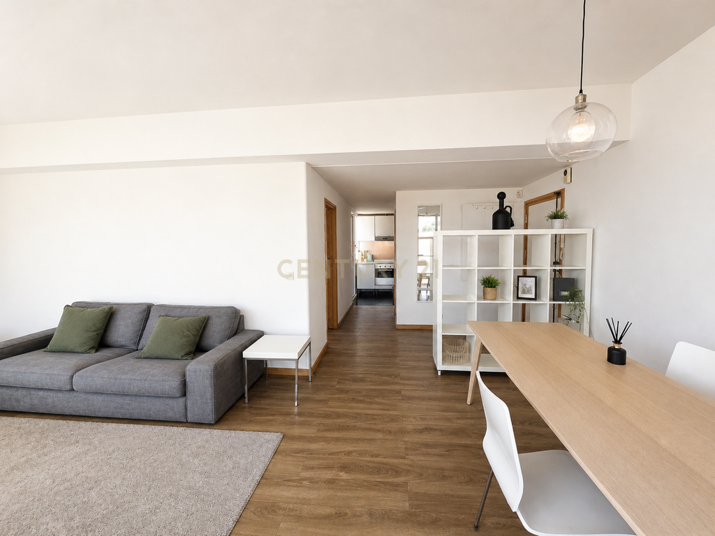 Arrendamento – Elegante Apartamento T1 com Terraço e Vista sobre o Rio Tejo no Chiado. - Image 2