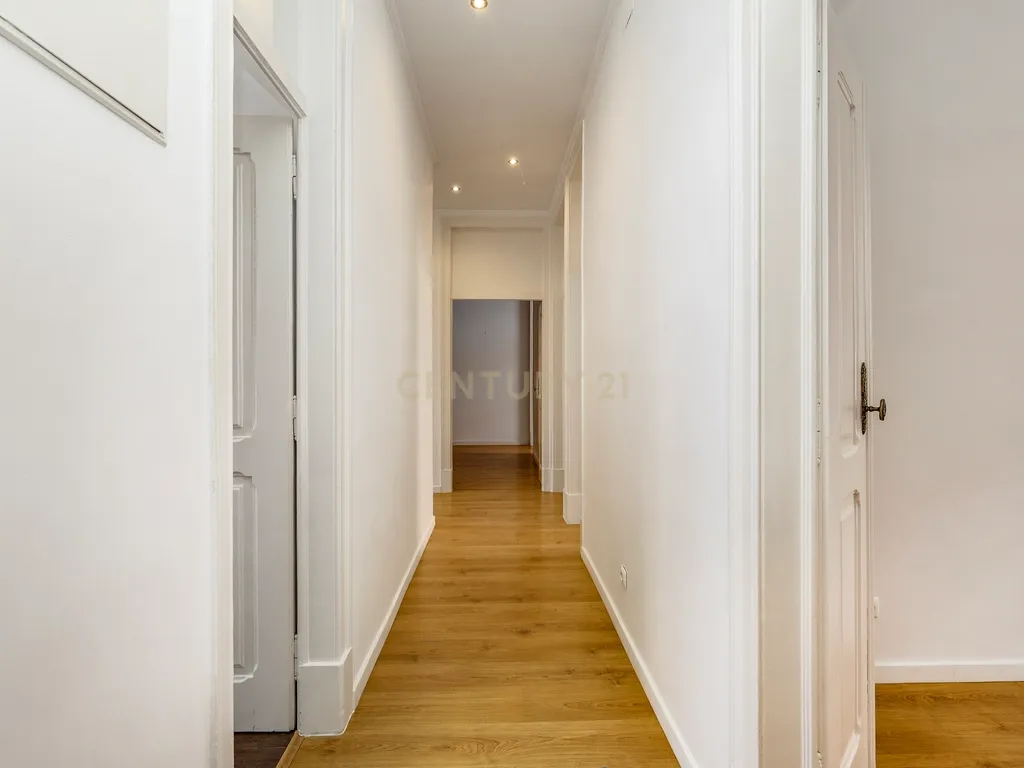 Arrendamento de Apartamento T3, Renovado, na Lapa - Estrela - Image 2