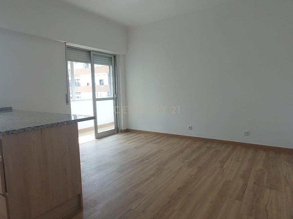Apartamento T2 Renovado com cozinha equipada -  Odivelas  - Image 5