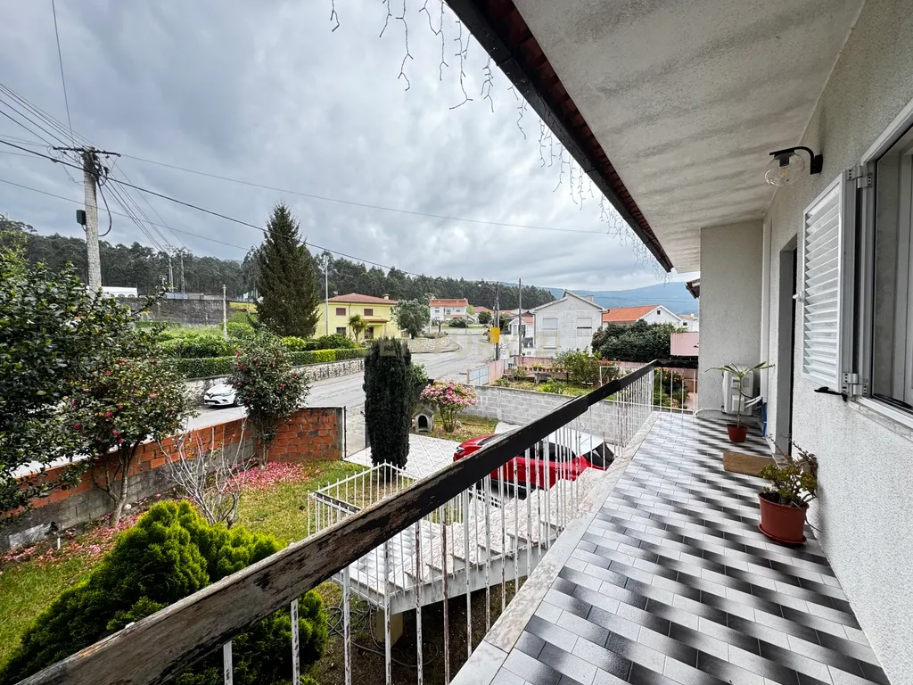 Moradia T3 Renovada em Fragoso - Image 26