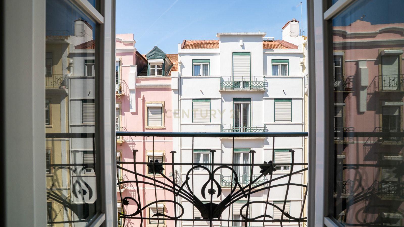 Apartamento T2 com 83 m² - Image 1