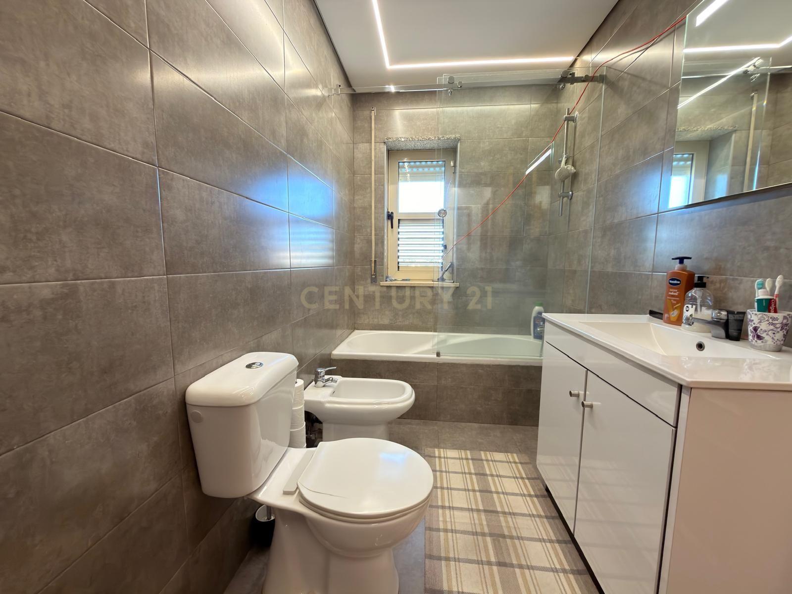 Apartamento T2 à venda em Nogueira da Regedoura, Santa Maria da Feira — foto 9