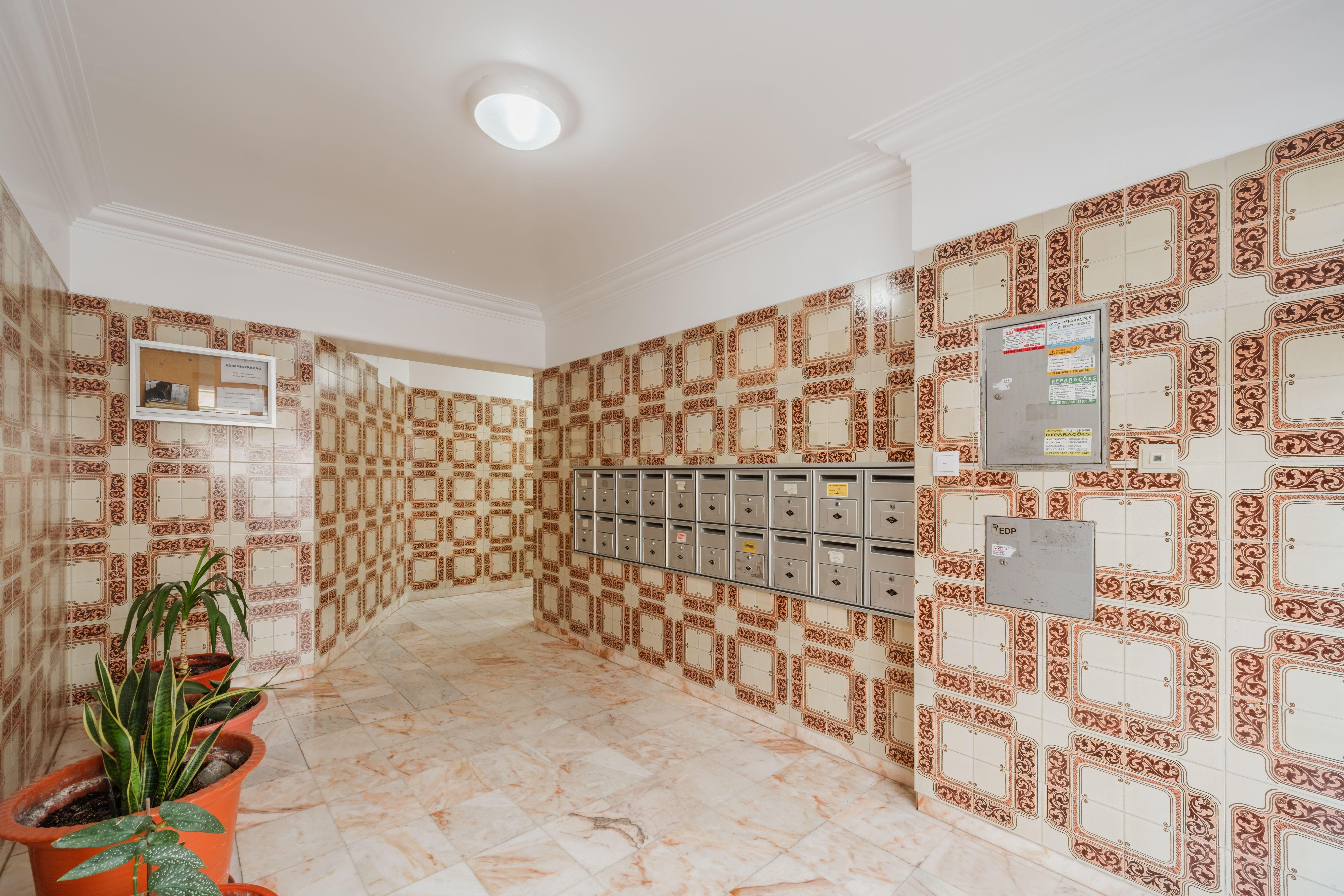 Apartamento T2 à venda em Mina de Água, Amadora — foto 19