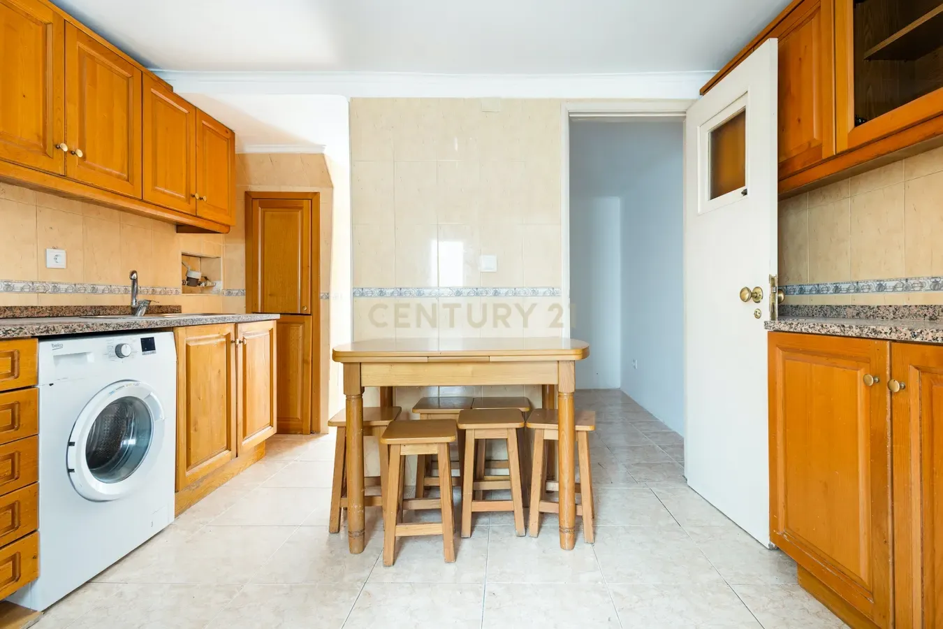 Apartamento T1 na Lapa – Lisboa | 1º Andar em prédio tradicional - Image 12
