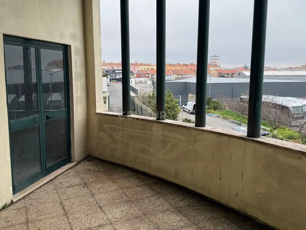 Armazém de 1.000 m² | 2 Pisos | Elevado Potencial de Rentabilidade - Image 22