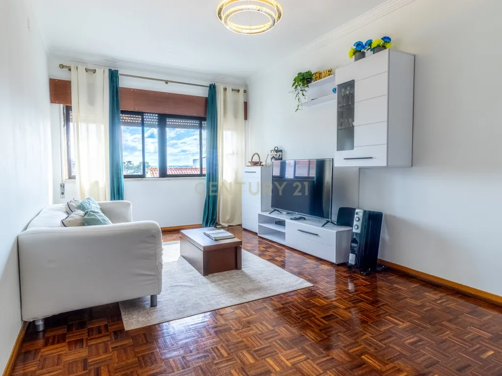 Apartamento T3 com Varanda na Quinta do Conde – 3º Andar - Image 5