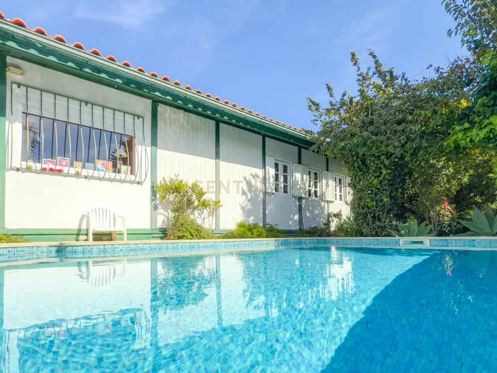 EXCELENTE MORADIA COM TERRENO DE 1000 M2 EM CAXIAS, COM OTIMA LOCALIZAÇÃO, BOAS AREAS, JARDIM MARAVILHOSO E PISCINA - Image 39