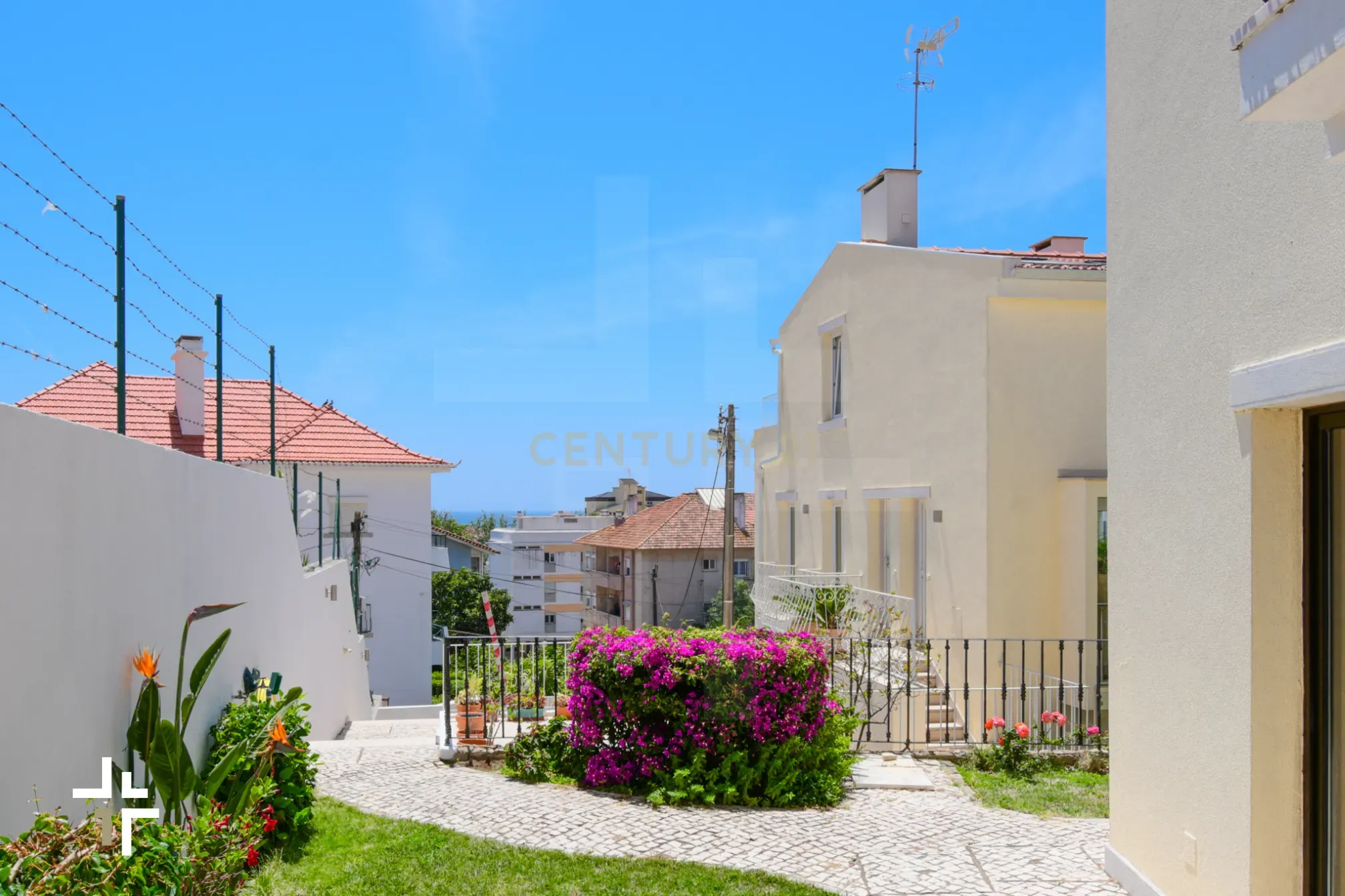 Fotografia 9 de Moradia T2 com Jardim e Alpendres Exclusivos | São Pedro do Estoril