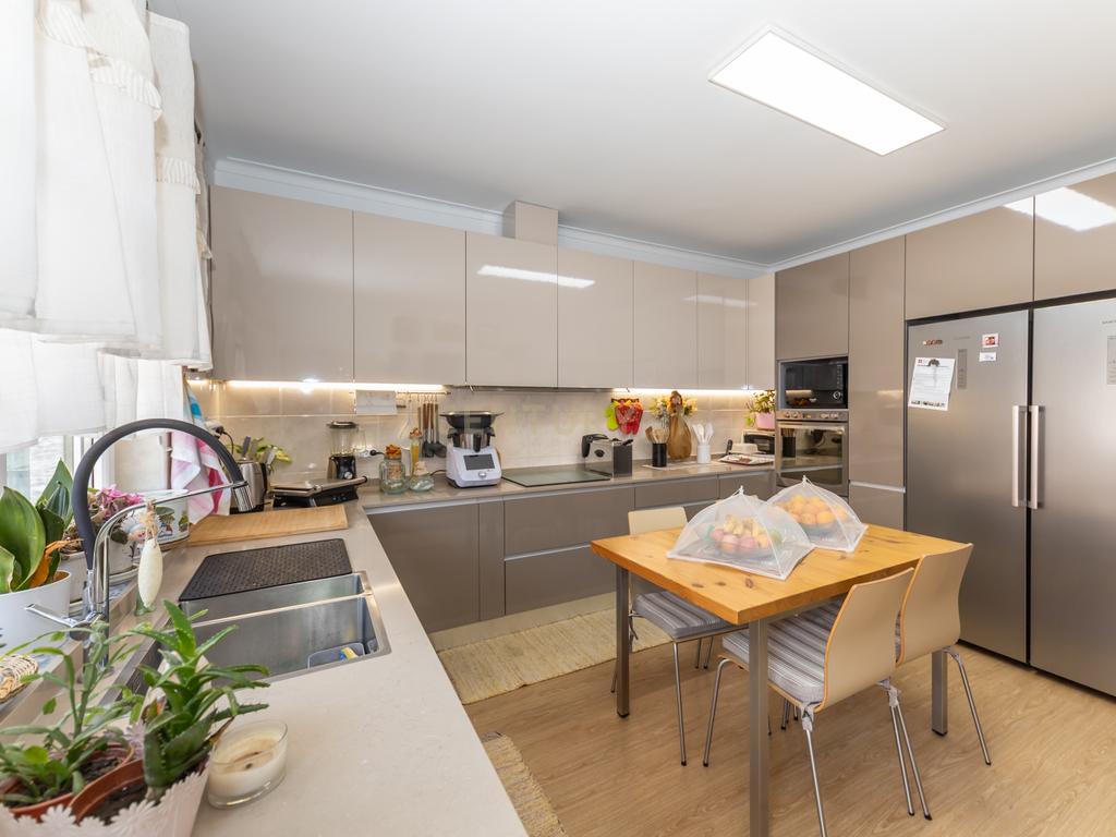 Moradia T5 no centro da Quinta do Conde – Espaço, Conforto e Localização Perfeita - Image 21