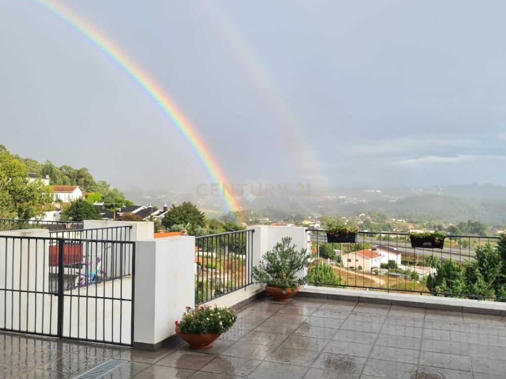 Moradia com miradouro, piscina e área agricola em Lousada - Image 4