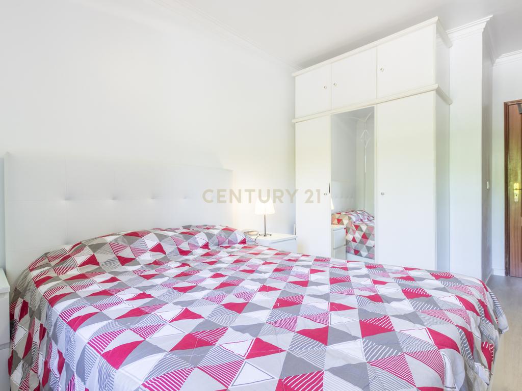 Apartamento T3 com 2 varandas em Almada - Image 11