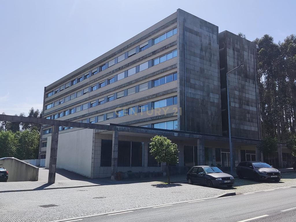 Apartamento T2 com Terraço e Garagem, Maia (Ao Aeroporto) - Image 1
