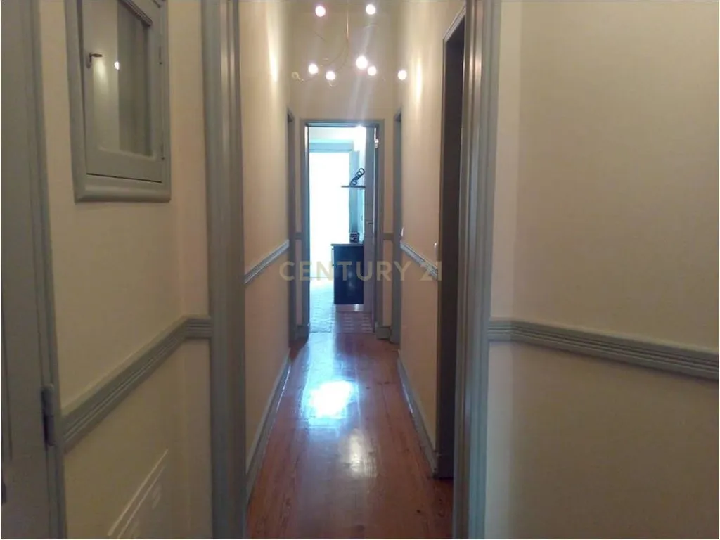 Apartamento T2+1 com Logradouro para Arrendar em Sete Rios - Image 6